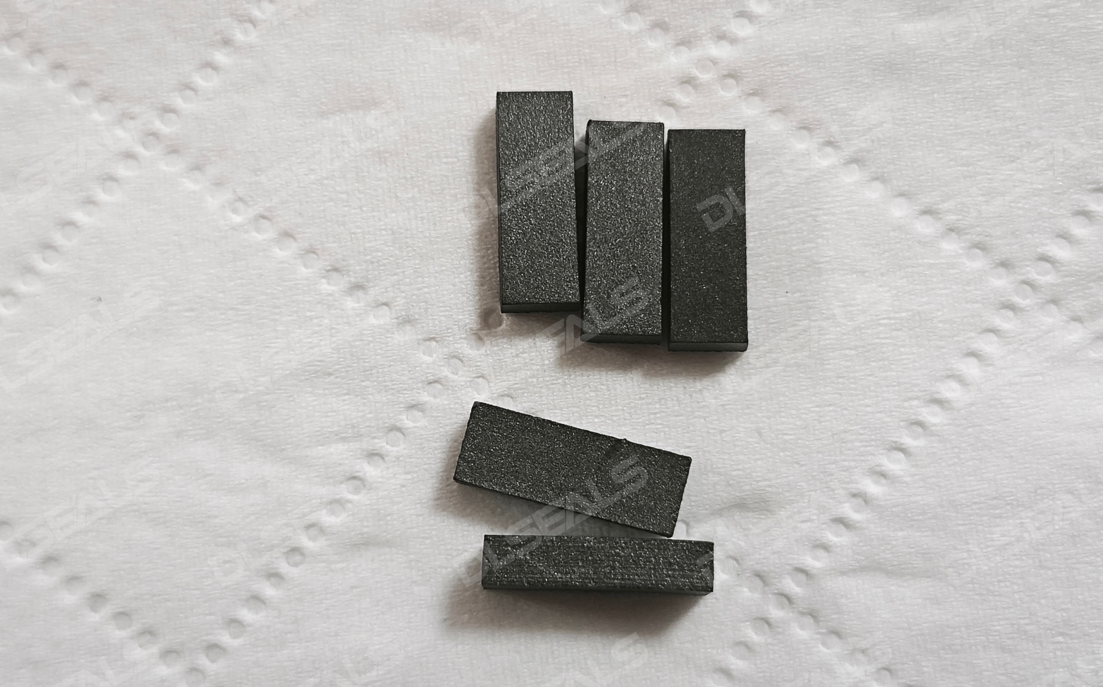 可变排量机油泵径向滑块密封条